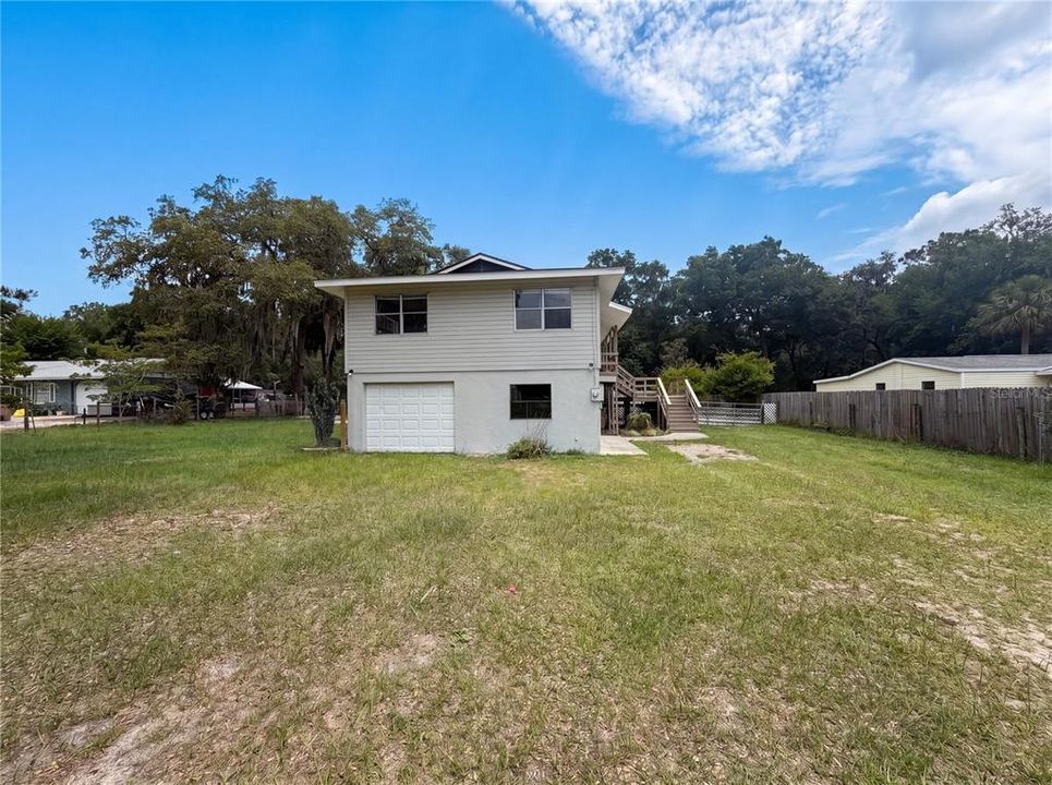 For Sale: $300,000 (3 beds, 3 baths, 1872 Square Feet)