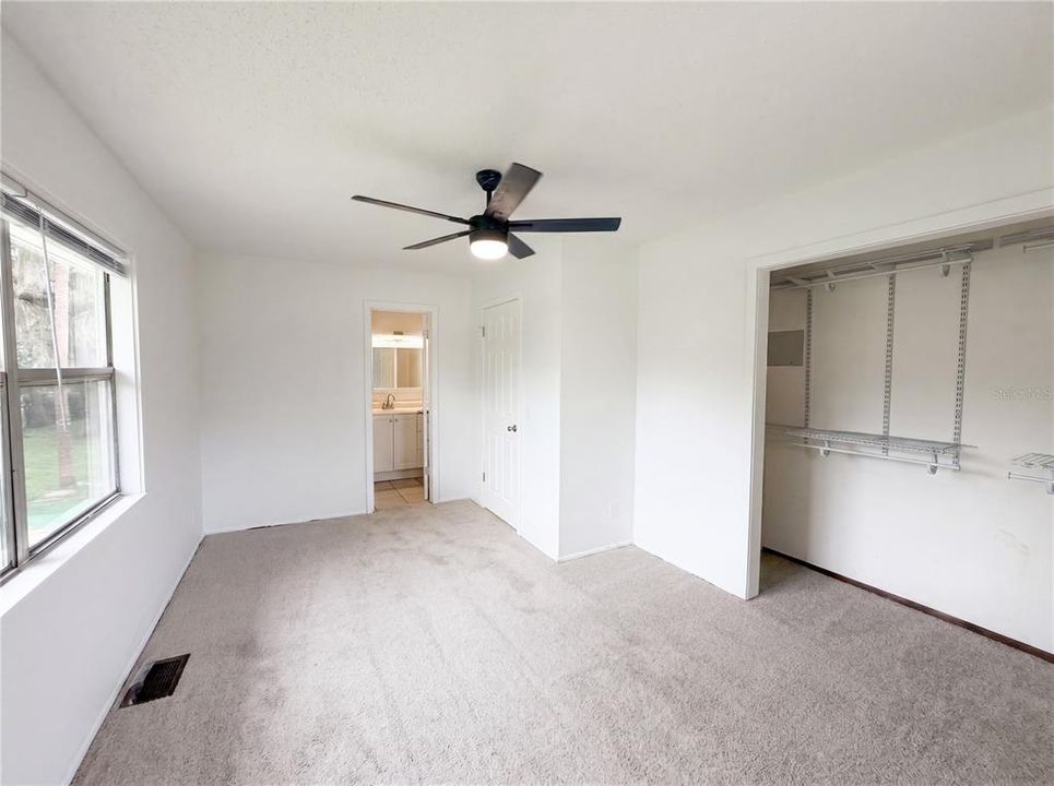 For Sale: $300,000 (3 beds, 3 baths, 1872 Square Feet)