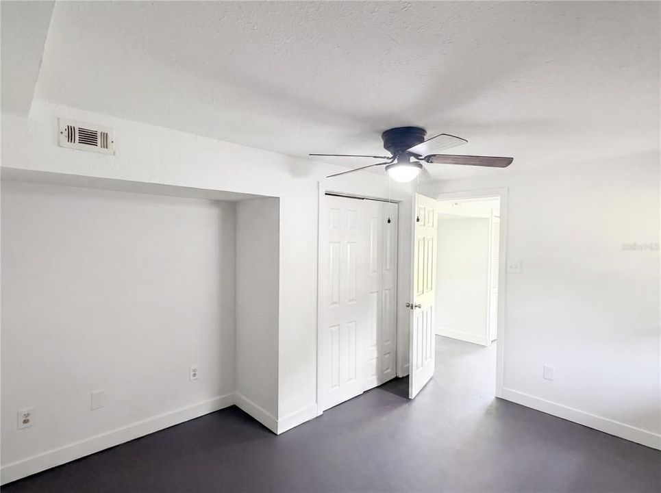 For Sale: $300,000 (3 beds, 3 baths, 1872 Square Feet)