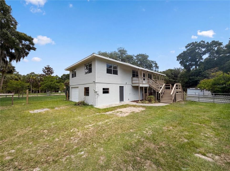 For Sale: $300,000 (3 beds, 3 baths, 1872 Square Feet)