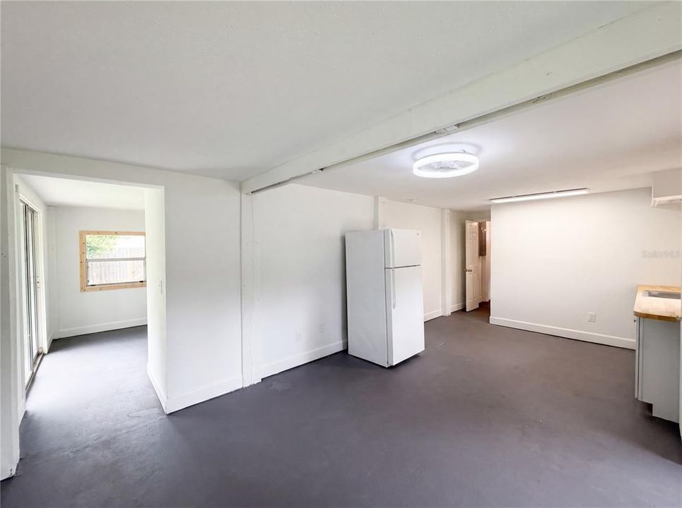 For Sale: $300,000 (3 beds, 3 baths, 1872 Square Feet)