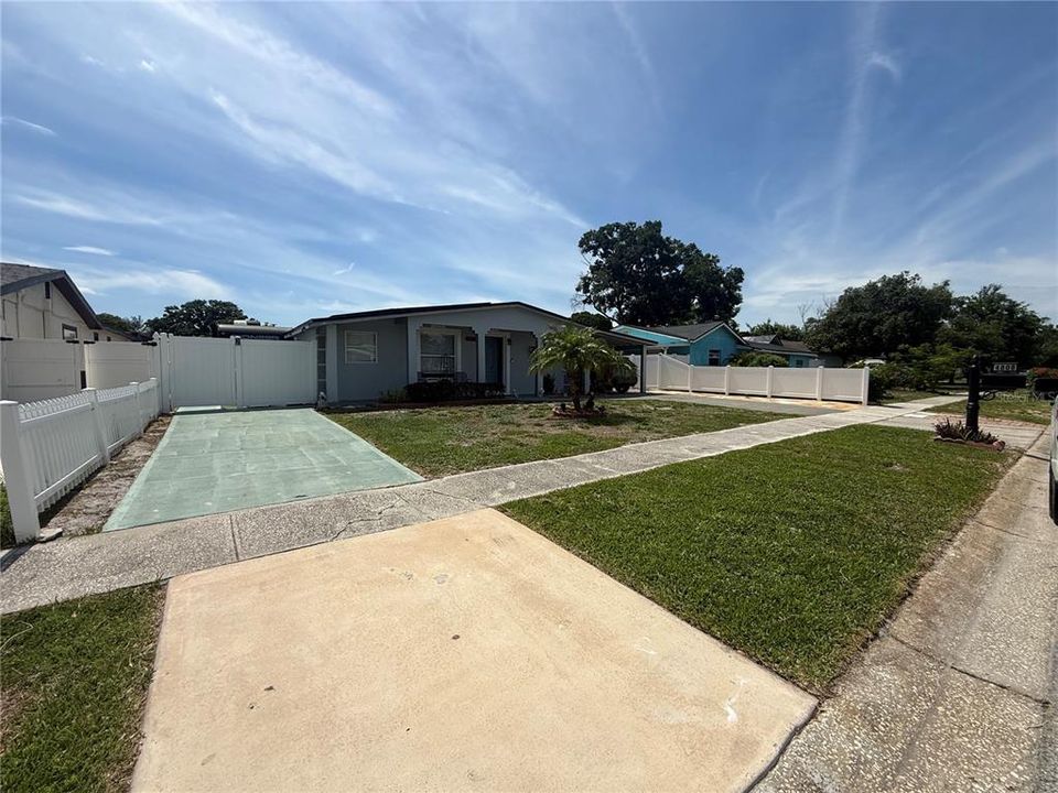 For Sale: $429,999 (4 beds, 3 baths, 1290 Square Feet)