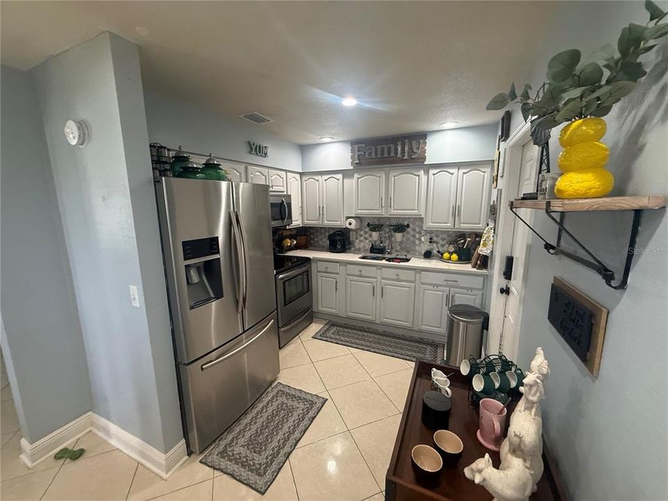 For Sale: $429,999 (4 beds, 3 baths, 1290 Square Feet)