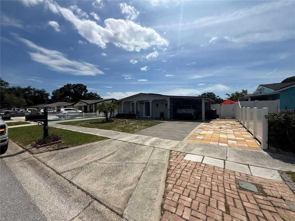 For Sale: $429,999 (4 beds, 3 baths, 1290 Square Feet)