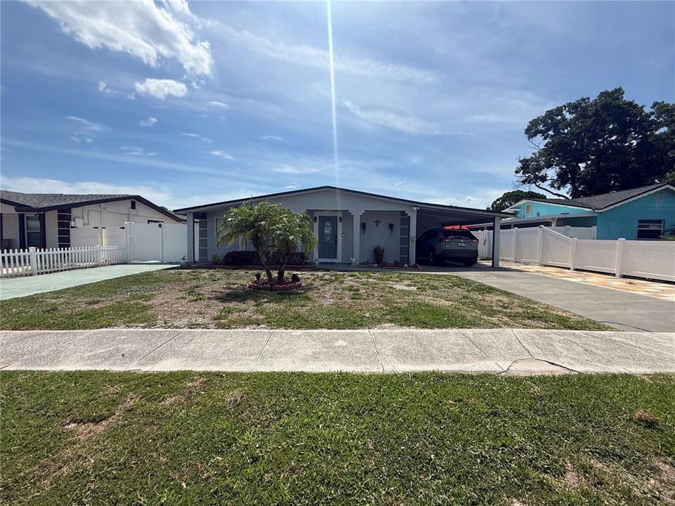 For Sale: $429,999 (4 beds, 3 baths, 1290 Square Feet)