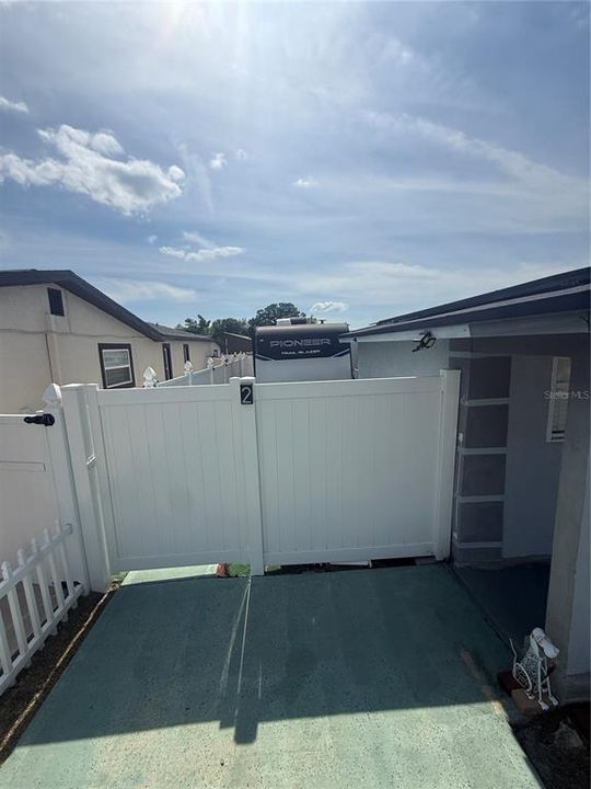 For Sale: $429,999 (4 beds, 3 baths, 1290 Square Feet)