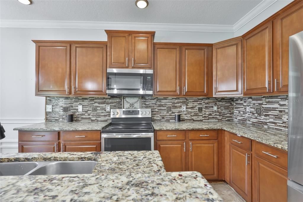 For Sale: $305,000 (3 beds, 2 baths, 1583 Square Feet)