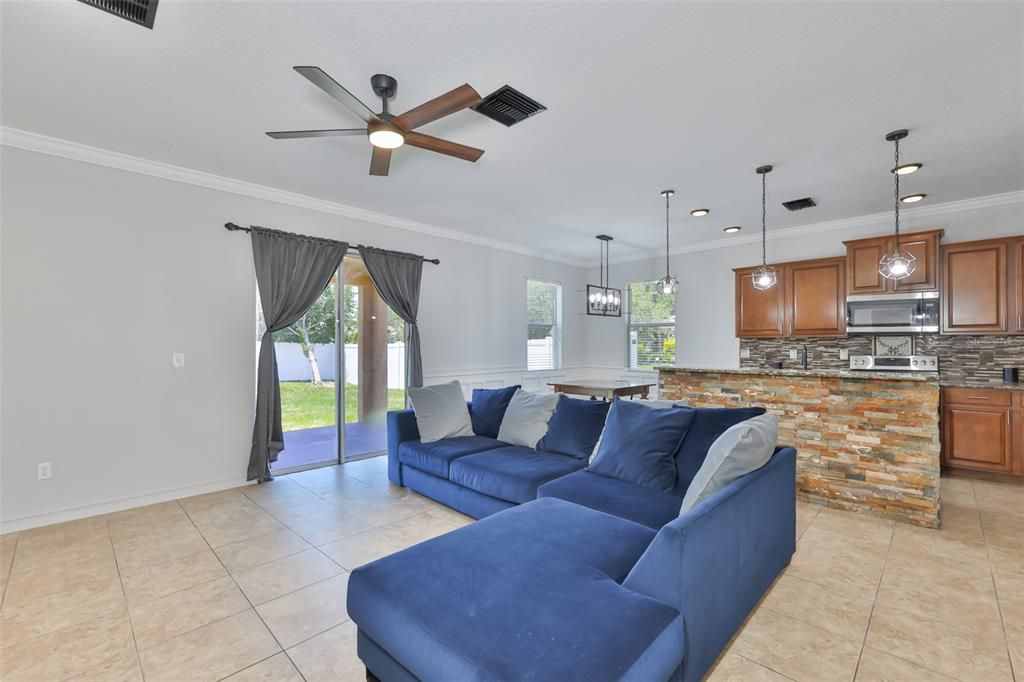 For Sale: $305,000 (3 beds, 2 baths, 1583 Square Feet)