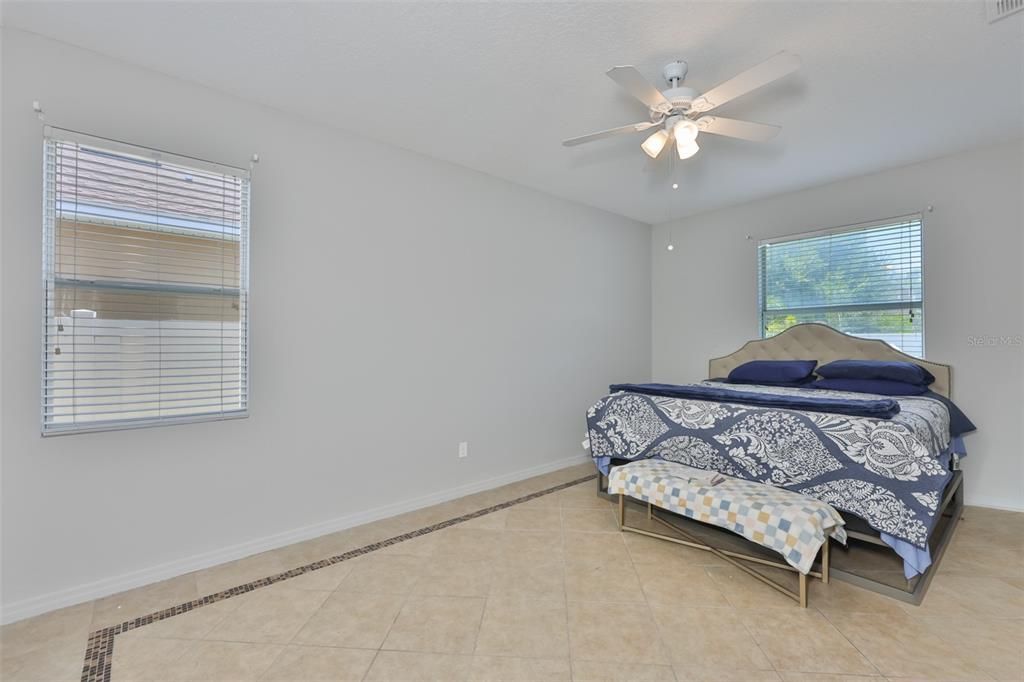 For Sale: $305,000 (3 beds, 2 baths, 1583 Square Feet)