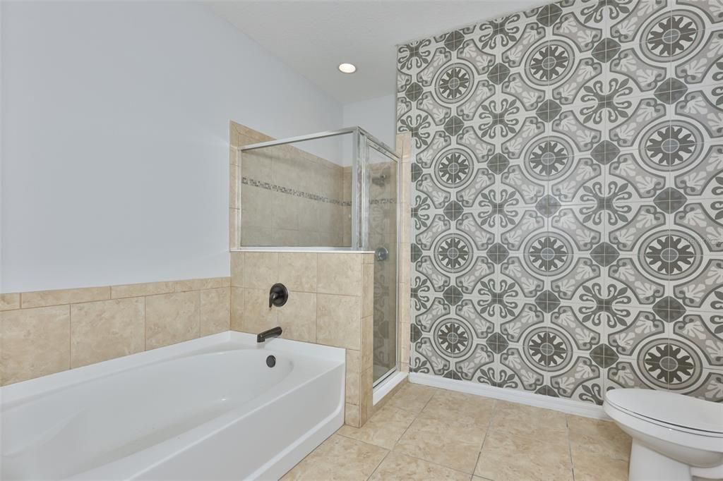 For Sale: $305,000 (3 beds, 2 baths, 1583 Square Feet)