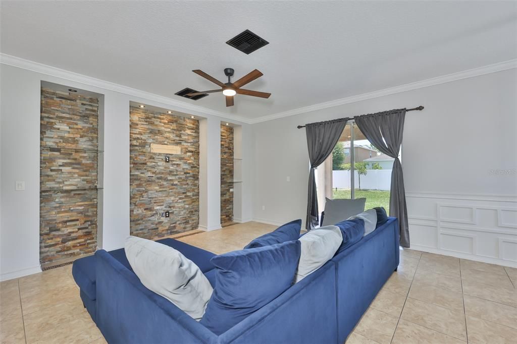 For Sale: $305,000 (3 beds, 2 baths, 1583 Square Feet)