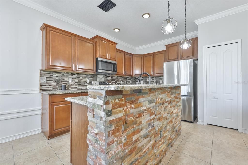 For Sale: $305,000 (3 beds, 2 baths, 1583 Square Feet)