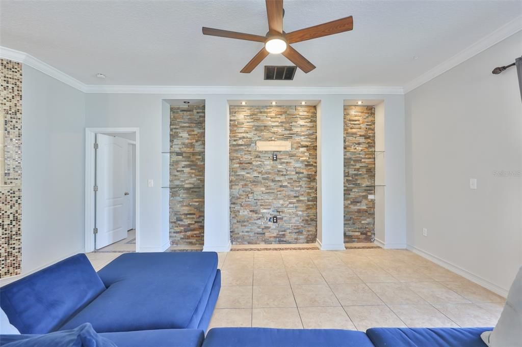 For Sale: $305,000 (3 beds, 2 baths, 1583 Square Feet)