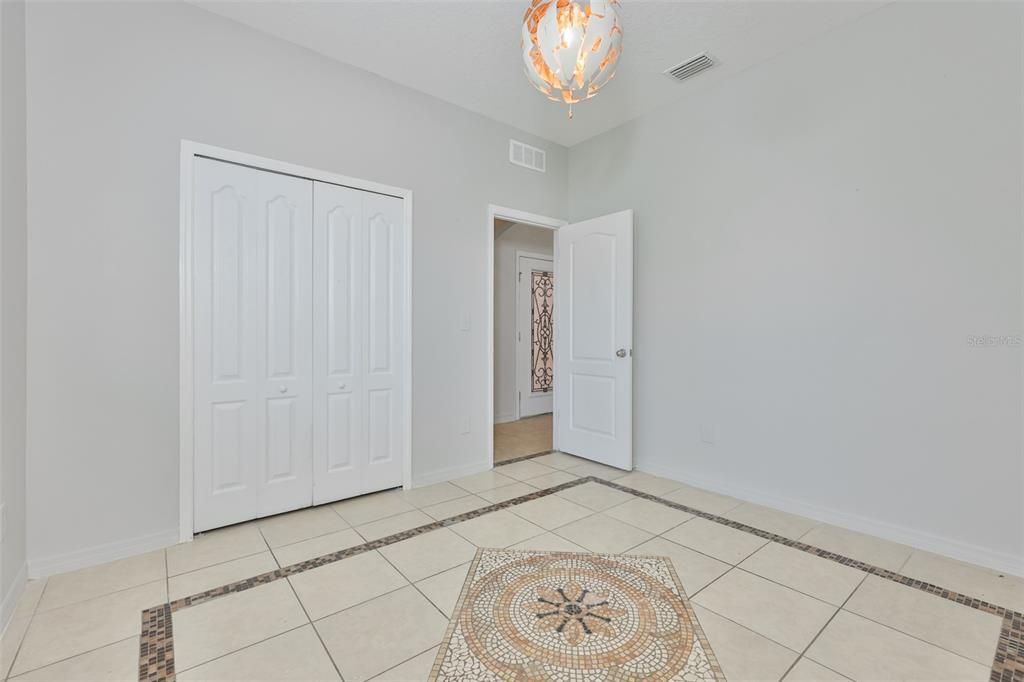 For Sale: $305,000 (3 beds, 2 baths, 1583 Square Feet)