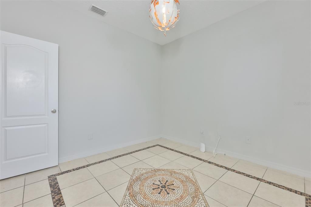 For Sale: $305,000 (3 beds, 2 baths, 1583 Square Feet)