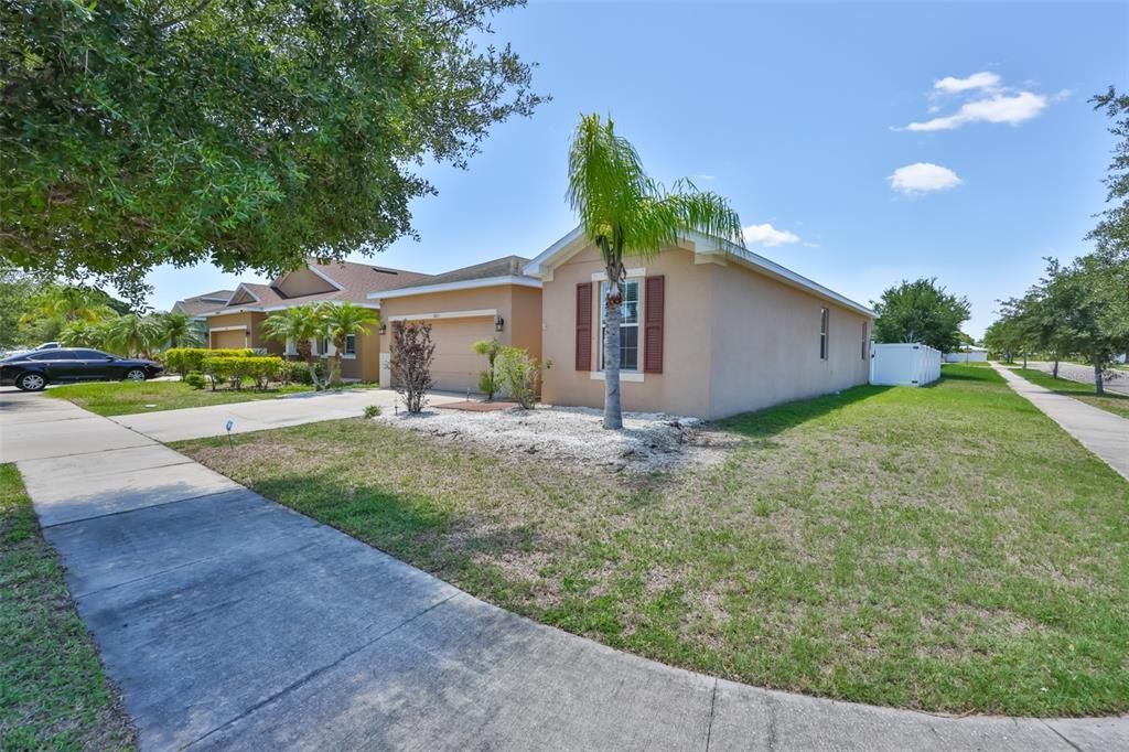 For Sale: $305,000 (3 beds, 2 baths, 1583 Square Feet)