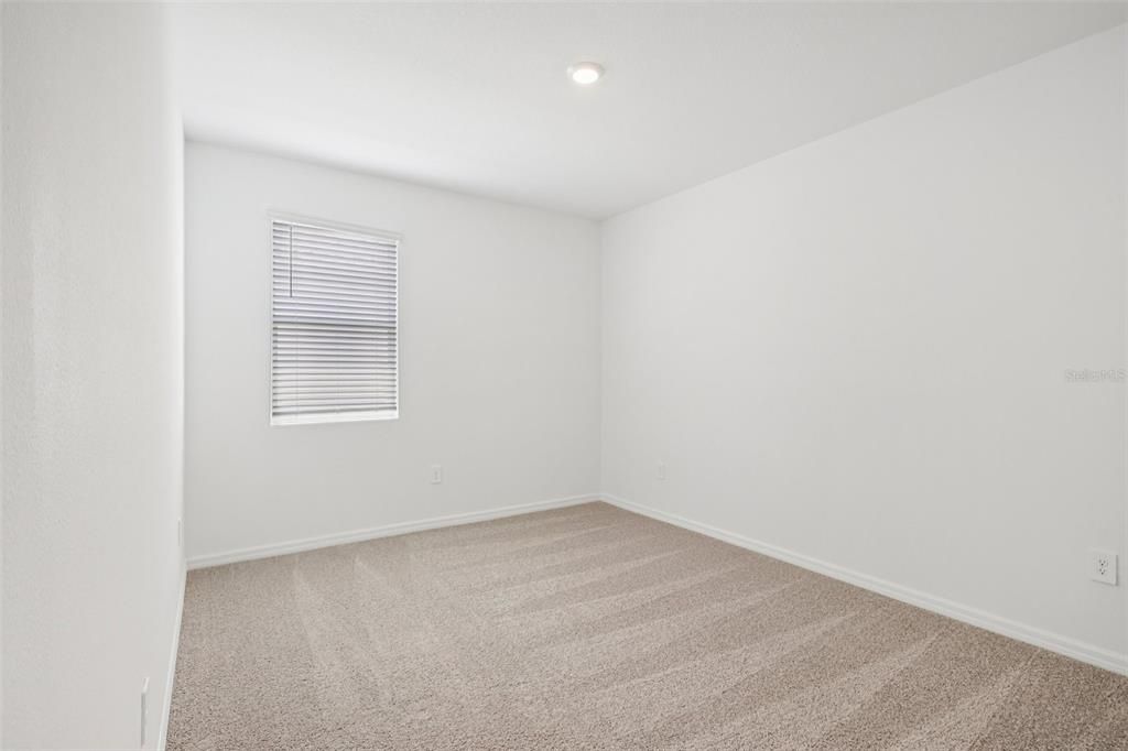 For Sale: $457,900 (5 beds, 3 baths, 2490 Square Feet)