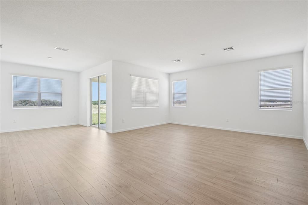 For Sale: $457,900 (5 beds, 3 baths, 2490 Square Feet)