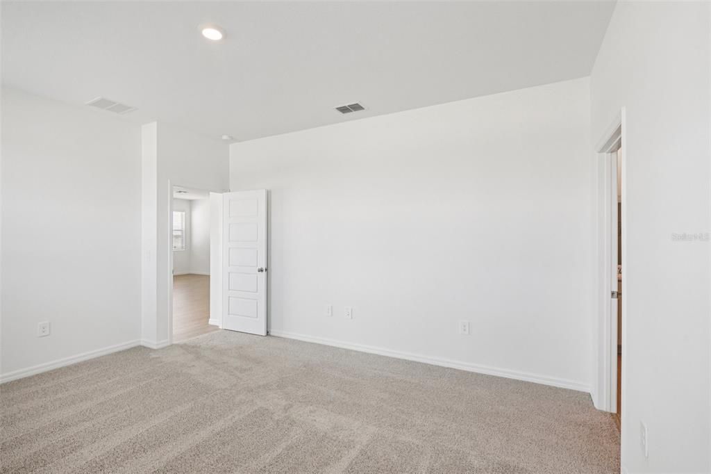 For Sale: $457,900 (5 beds, 3 baths, 2490 Square Feet)