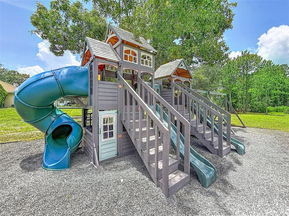 For Sale: $774,900 (4 beds, 3 baths, 2635 Square Feet)
