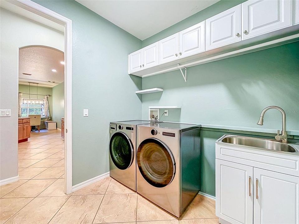 For Sale: $774,900 (4 beds, 3 baths, 2635 Square Feet)