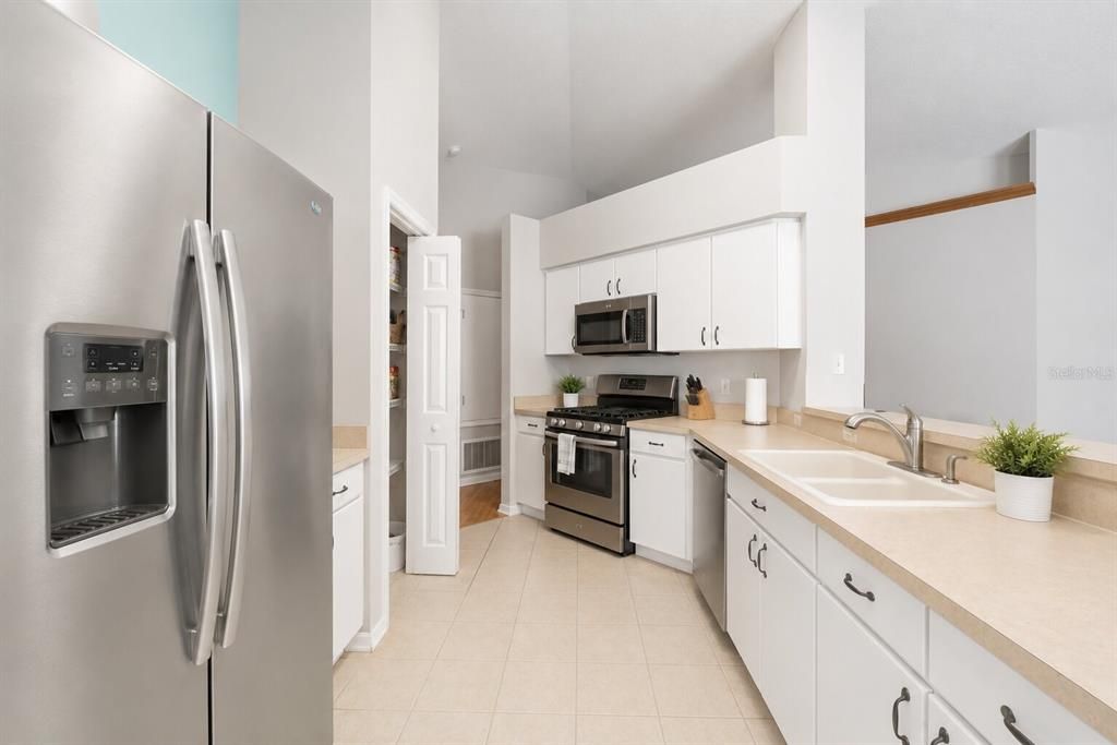 For Sale: $445,000 (4 beds, 2 baths, 1476 Square Feet)
