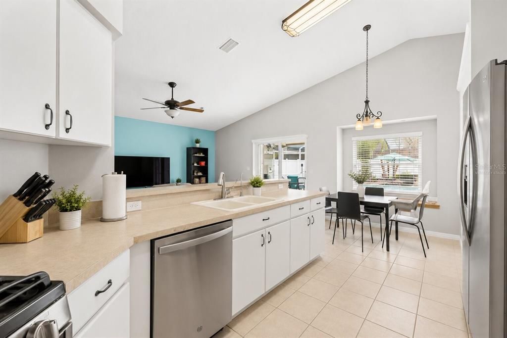For Sale: $445,000 (4 beds, 2 baths, 1476 Square Feet)