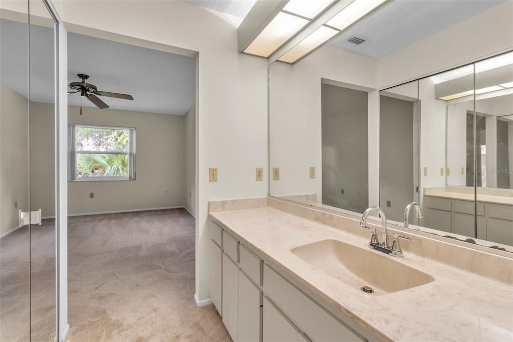 For Sale: $199,000 (2 beds, 2 baths, 1197 Square Feet)