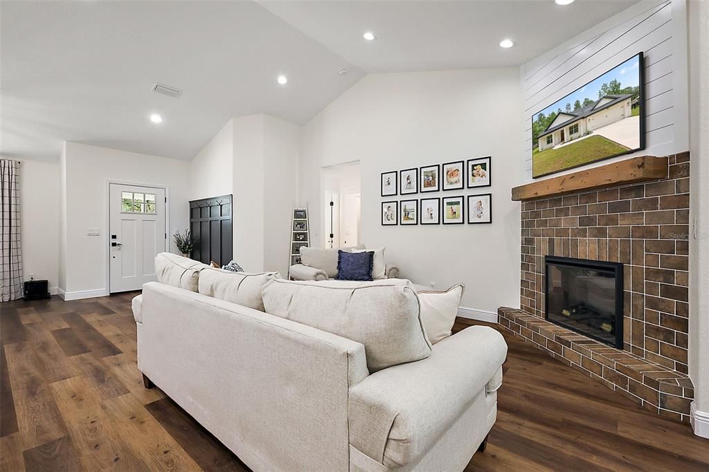 For Sale: $579,999 (3 beds, 2 baths, 1865 Square Feet)
