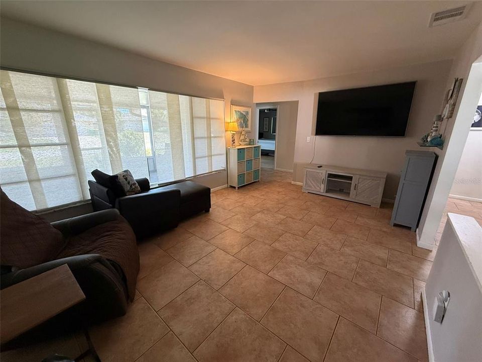В аренду: $1,750 (2 спален, 2 ванн, 1564 Квадратных фут)