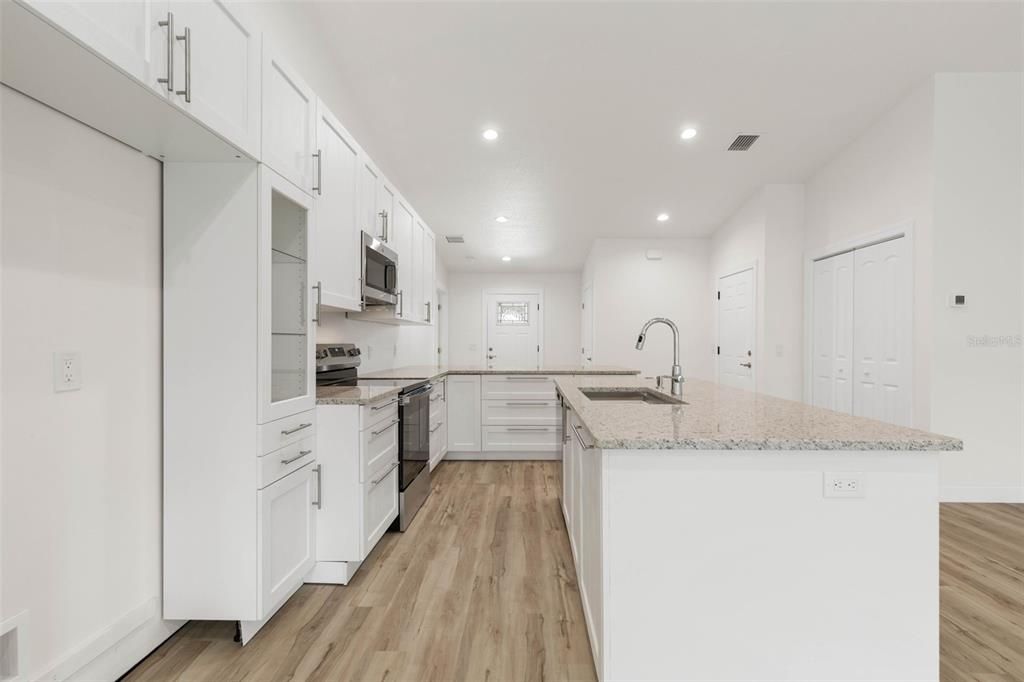 For Sale: $379,000 (3 beds, 3 baths, 1680 Square Feet)