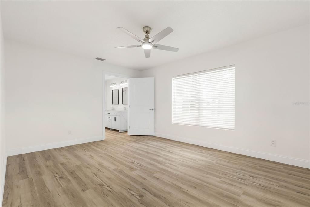 For Sale: $379,000 (3 beds, 3 baths, 1680 Square Feet)