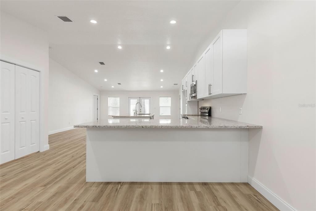 For Sale: $379,000 (3 beds, 3 baths, 1680 Square Feet)