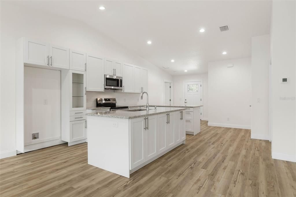 For Sale: $379,000 (3 beds, 3 baths, 1680 Square Feet)