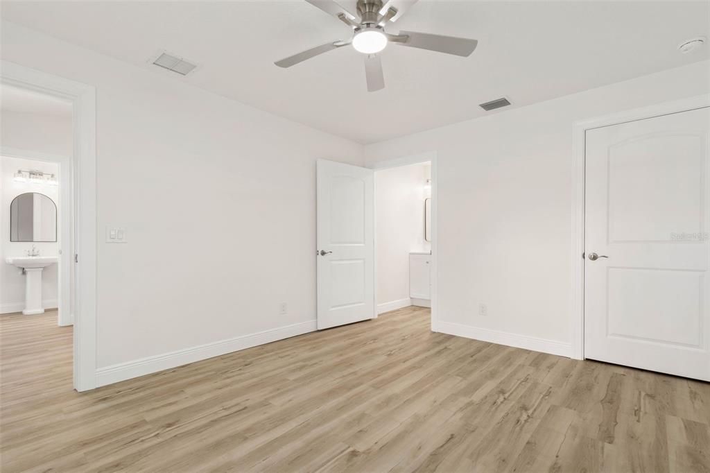 For Sale: $379,000 (3 beds, 3 baths, 1680 Square Feet)