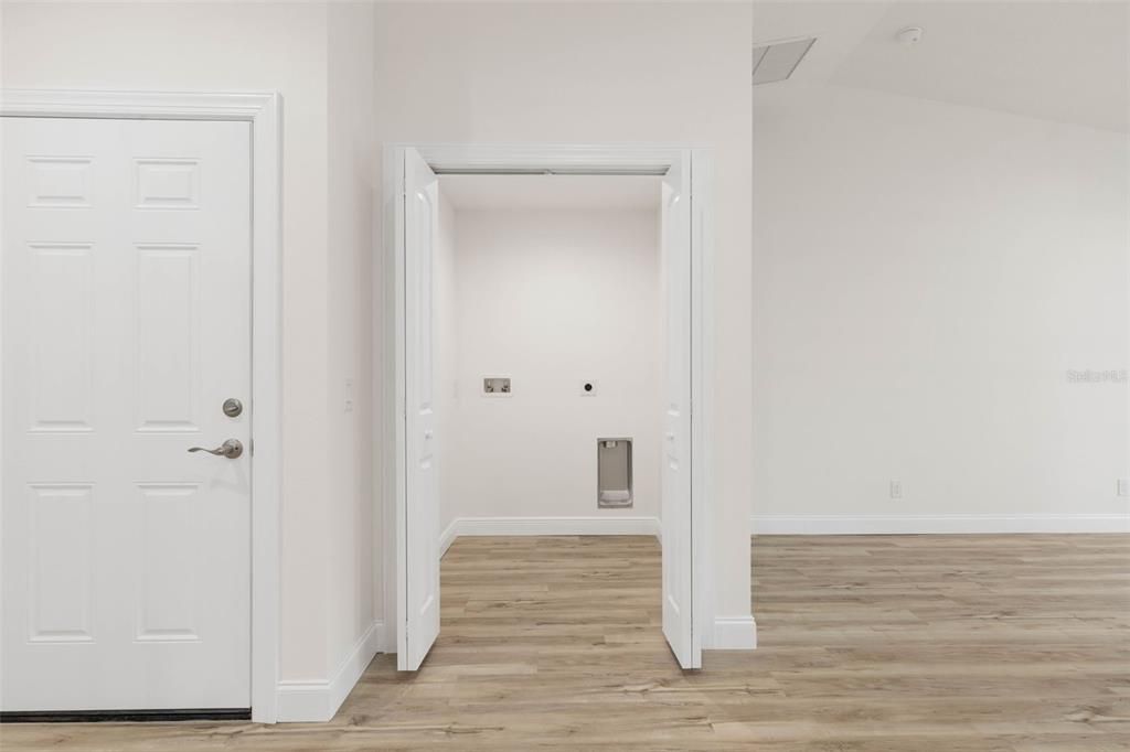 For Sale: $379,000 (3 beds, 3 baths, 1680 Square Feet)
