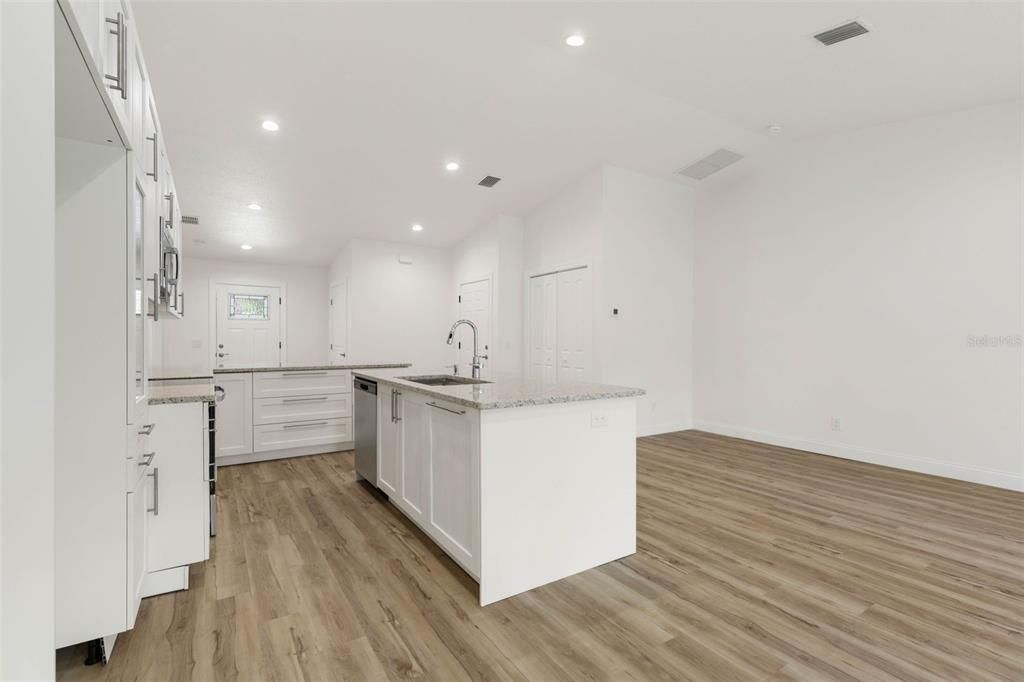 For Sale: $379,000 (3 beds, 3 baths, 1680 Square Feet)