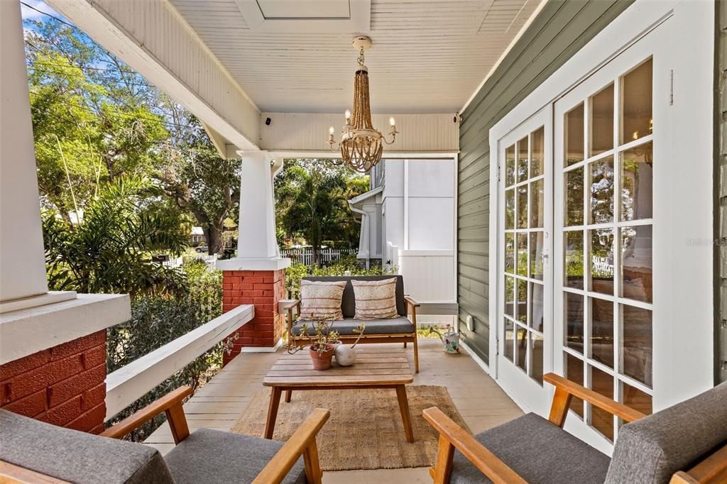 For Sale: $1,250,000 (4 beds, 3 baths, 2031 Square Feet)
