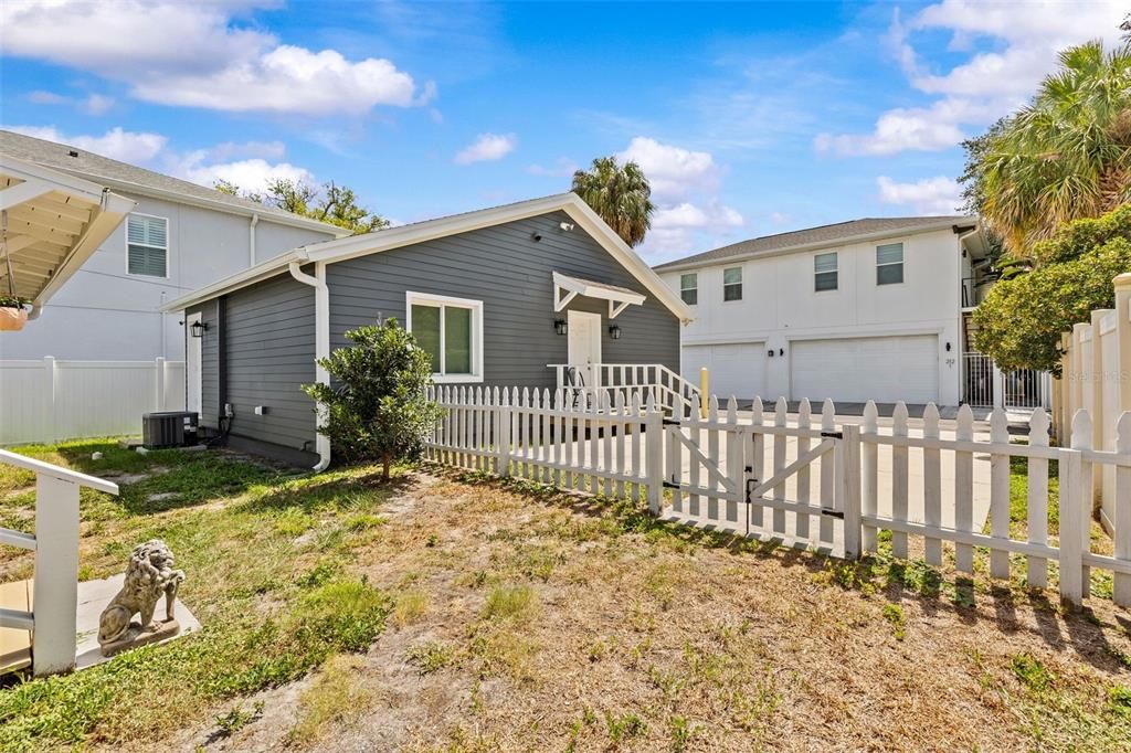 For Sale: $1,250,000 (4 beds, 3 baths, 2031 Square Feet)