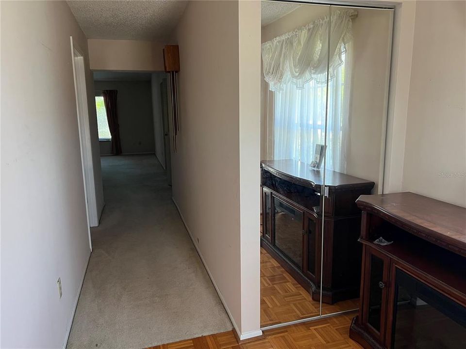 For Sale: $349,900 (3 beds, 2 baths, 1714 Square Feet)
