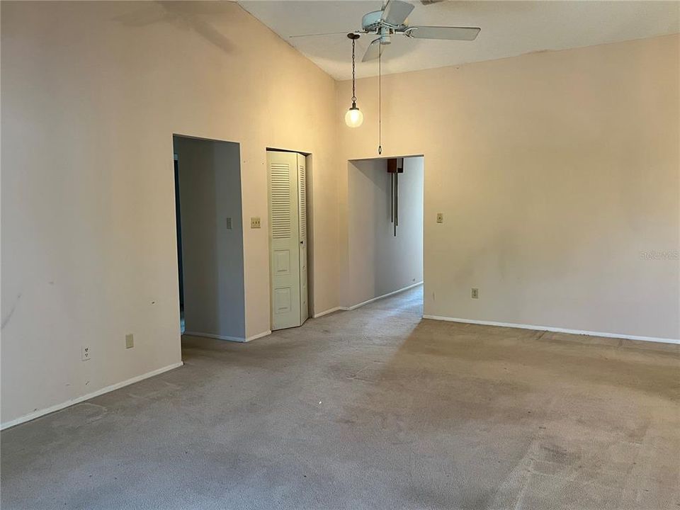 For Sale: $349,900 (3 beds, 2 baths, 1714 Square Feet)