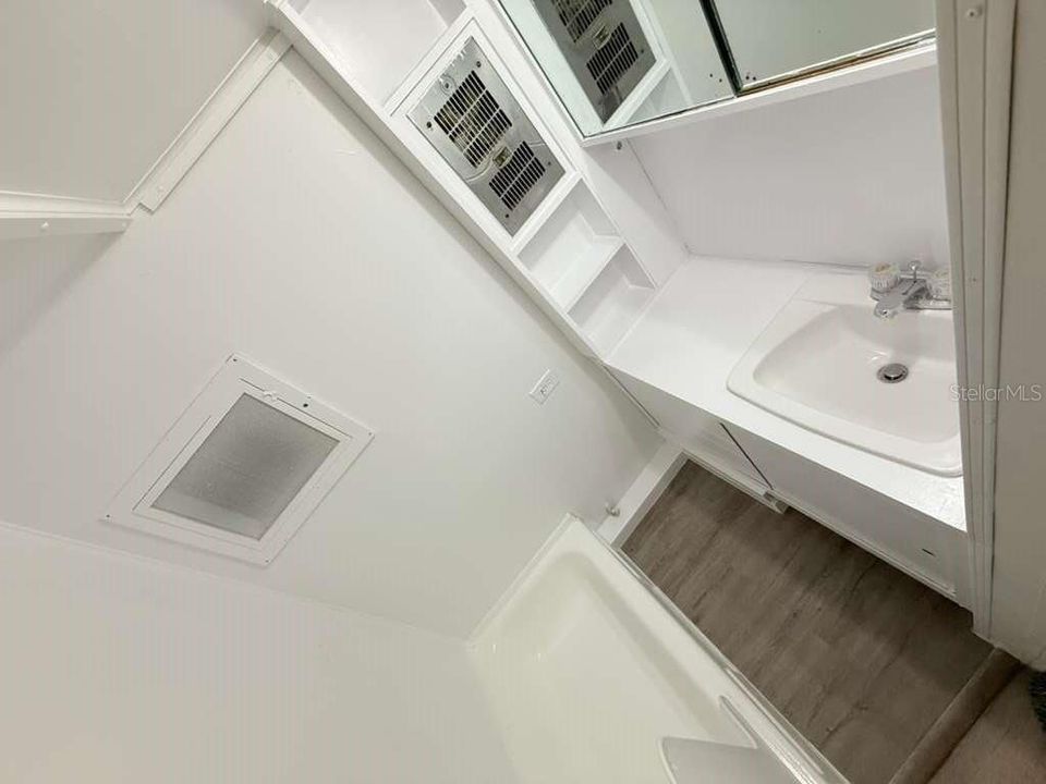 For Rent: $2,600 (3 beds, 2 baths, 1169 Square Feet)