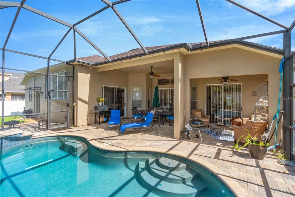 For Sale: $590,000 (4 beds, 3 baths, 2585 Square Feet)
