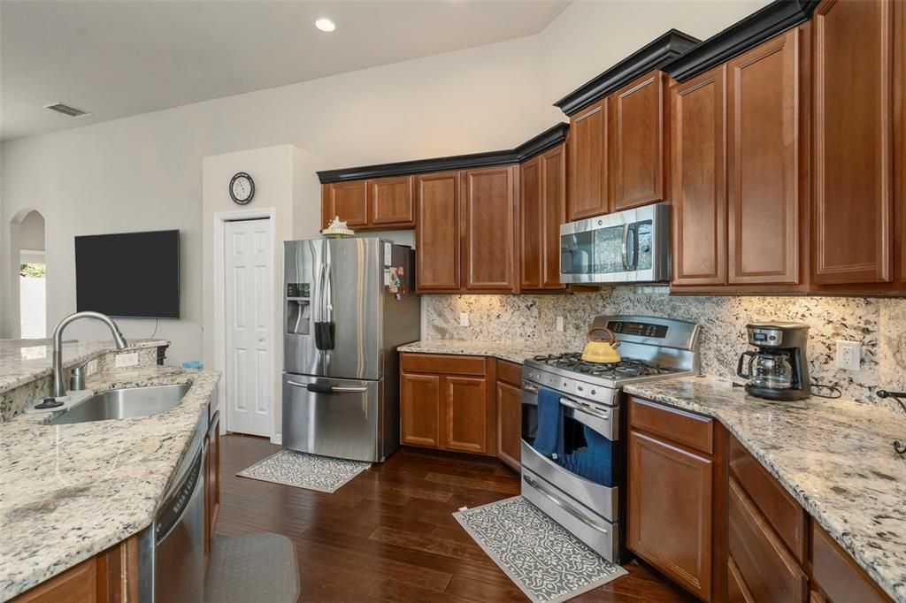 For Sale: $590,000 (4 beds, 3 baths, 2585 Square Feet)