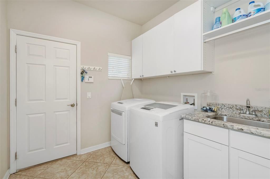 For Sale: $590,000 (4 beds, 3 baths, 2585 Square Feet)
