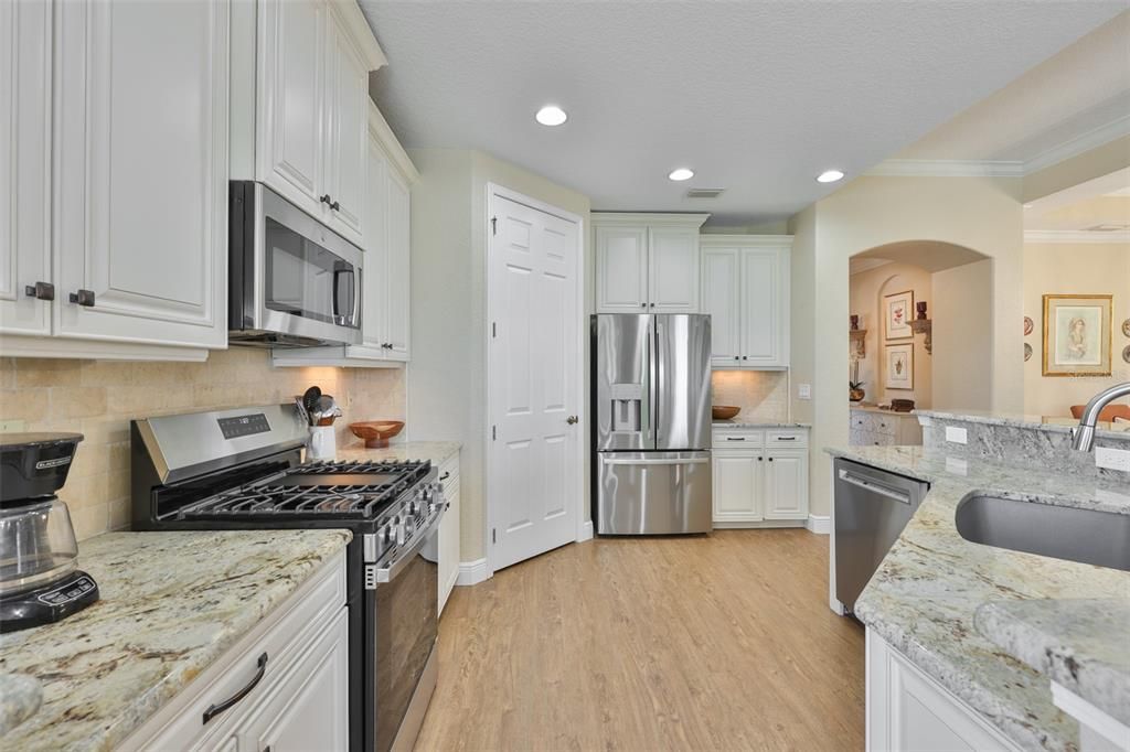 For Sale: $374,900 (3 beds, 2 baths, 1860 Square Feet)
