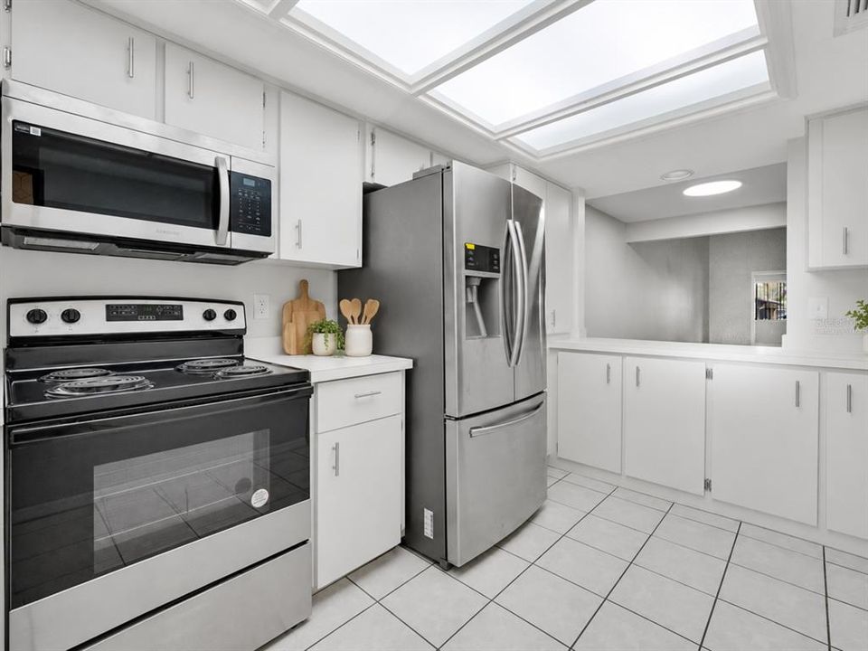 Active With Contract: $169,900 (2 beds, 2 baths, 1605 Square Feet)