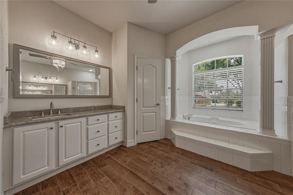 For Sale: $529,900 (4 beds, 2 baths, 2619 Square Feet)