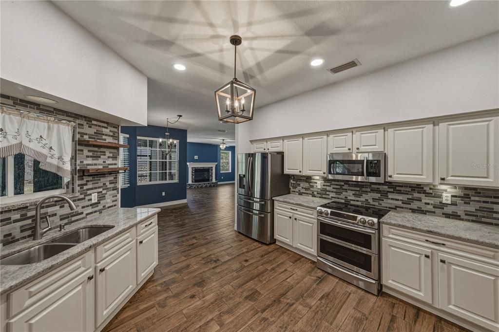 For Sale: $529,900 (4 beds, 2 baths, 2619 Square Feet)