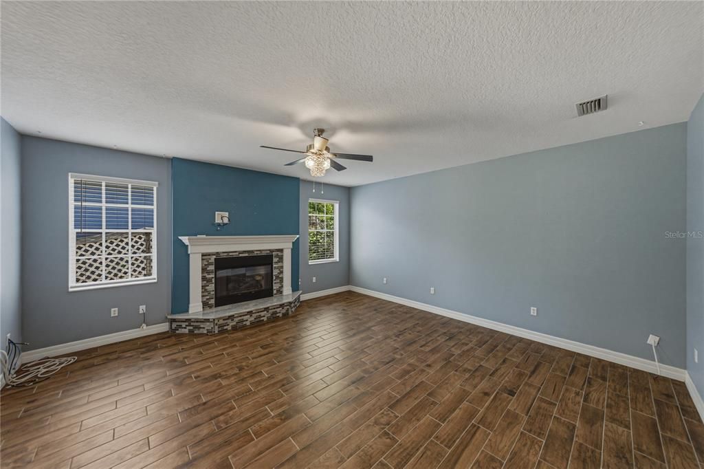 For Sale: $529,900 (4 beds, 2 baths, 2619 Square Feet)
